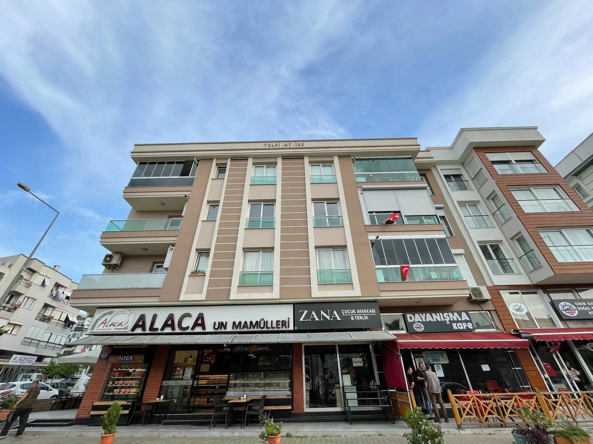 2+1 Flat for Sale in Narlıdere Çamtepe Young Building