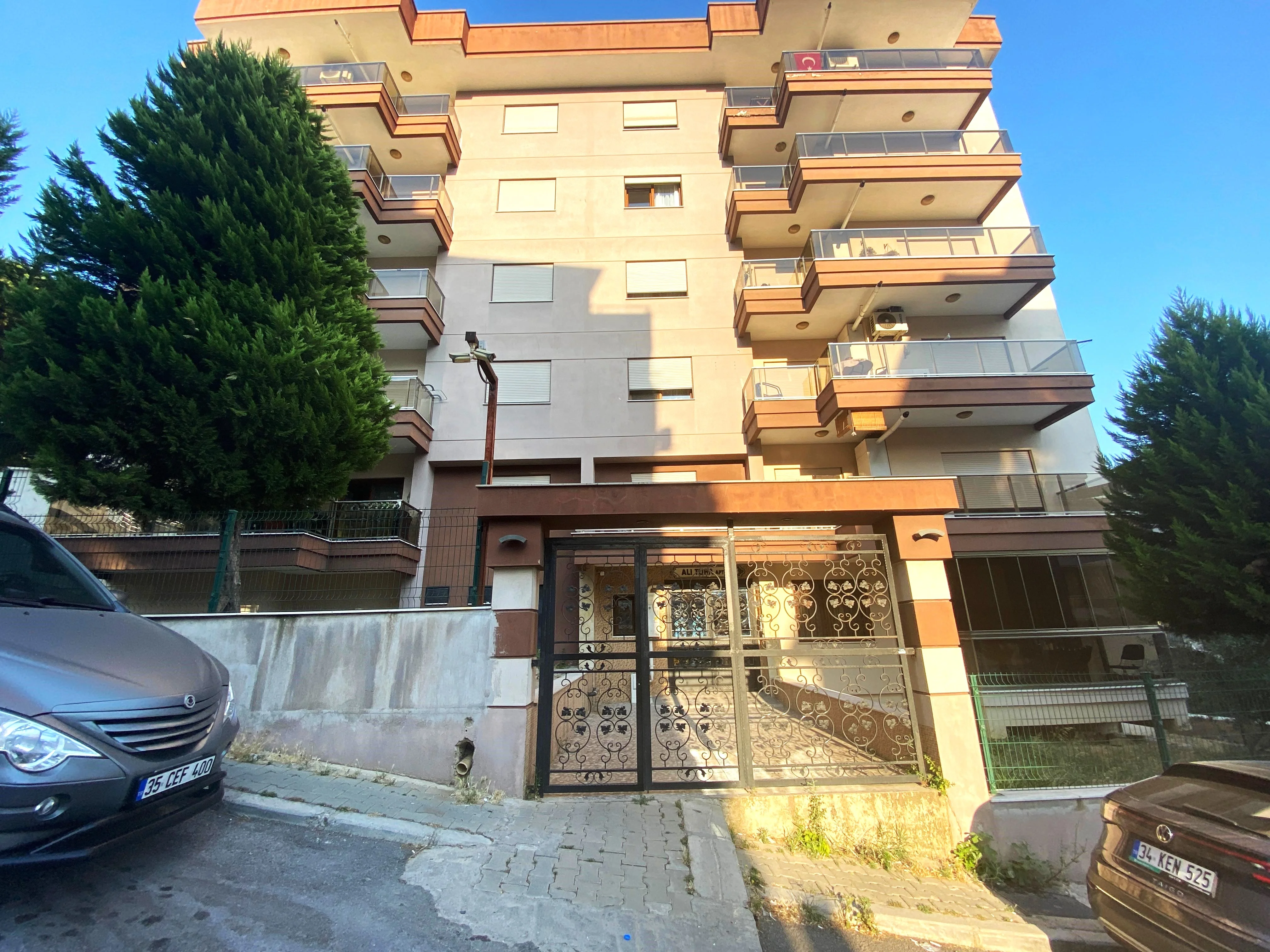 Karabağlar Maliyeciler Satılık 2+1 Daire