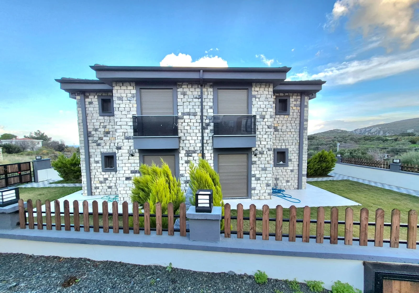 YERDEN ISITMALI TRİPLEKS VİLLA 250 M2 5+2 