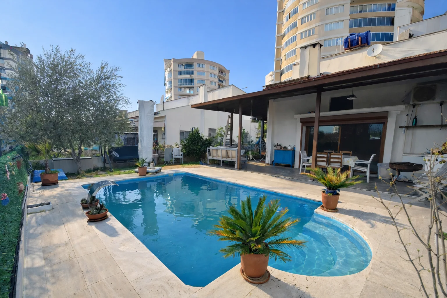 Satılık Müstakil Villa | Havuzlu | Bahçeli | Havaalanına Yakın