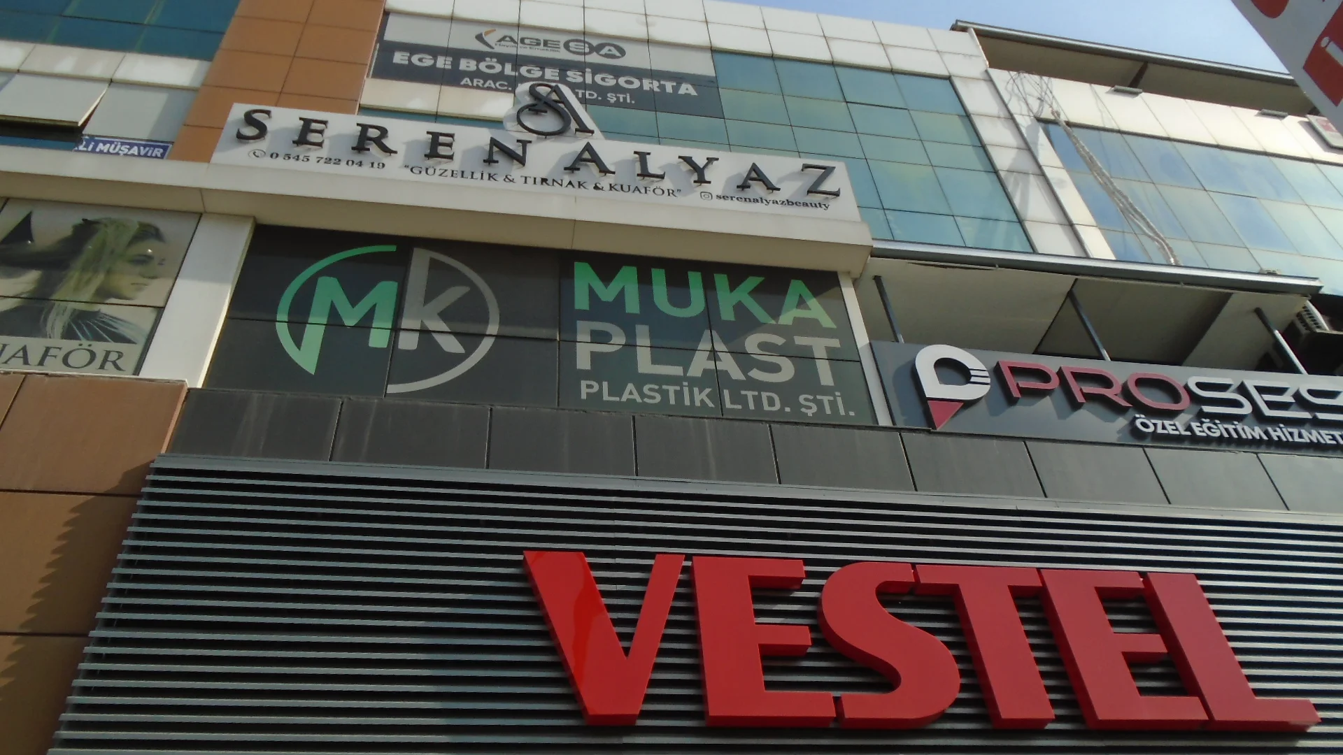 ÇİĞLİ ANADOLU CADDESİ ÜZERİ BELEDİYE KARŞISI KİRALIK OFİS