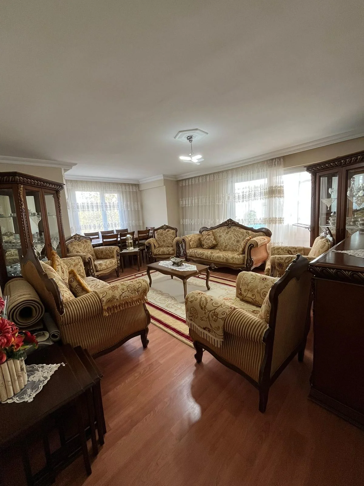 ERGENEKON MH.CADDE ÜZERİ KÖŞE KONUMA SAHİP 3+1 SATILIK DAİRE