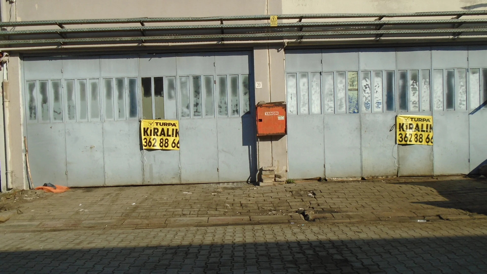 ÇİĞLİ BALATÇIK EGE SANAYİ SİTESİNDE BÜYÜK KİRALIK DÜKKAN