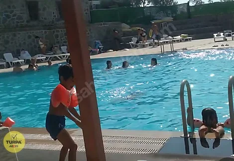 TURPA ARXES DİKİLİ DEN BADEMLİ MERADA SATILIK MAVİ DÖNEM