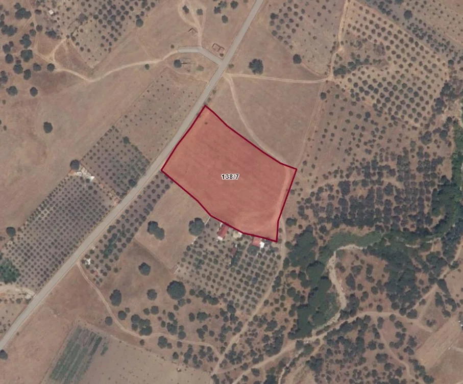 Turpa Arxes'ten Kıratlı mahallesinde yola sıfır tarla satılıktır